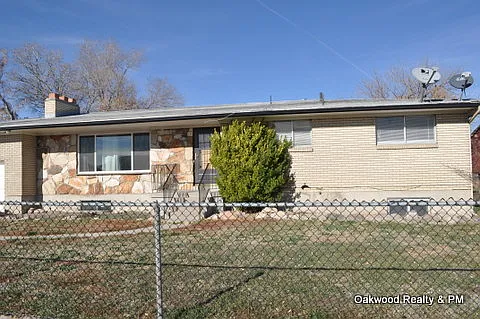2542 W Robin Rd #B — Photo 22