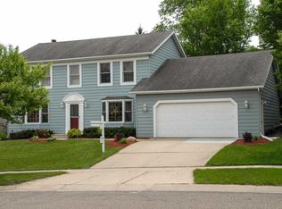 2136 Parkwood Hills Dr NE, Rochester, MN 55906