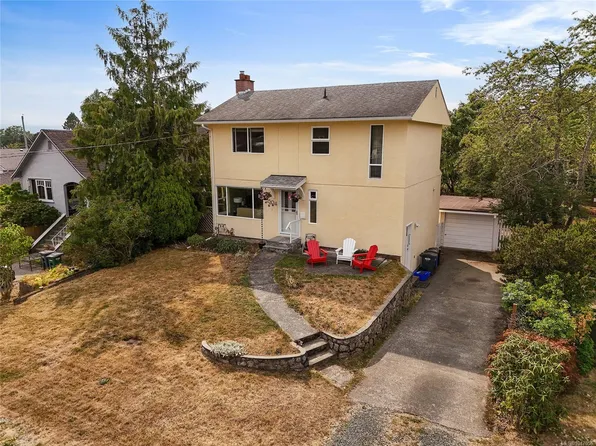 3304 Aldridge St, Saanich, BC V8P 4L8