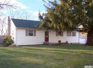 36 Woodville Rd, Middle Island, NY 11953