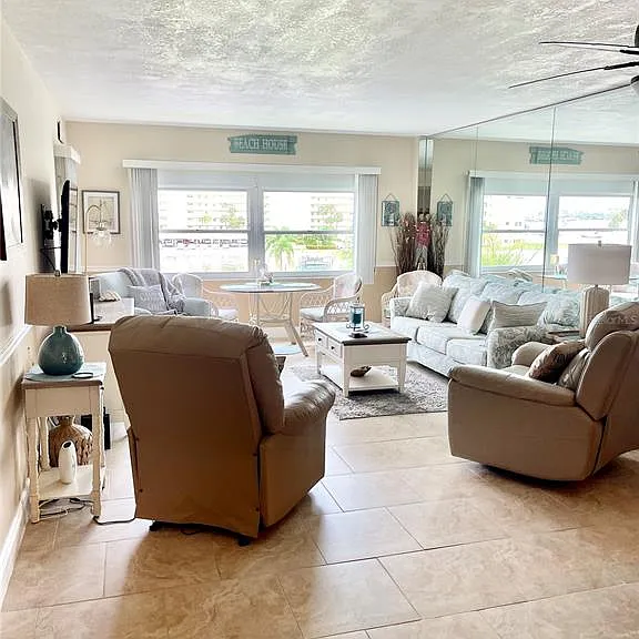 4650 Cove Cir #402 — Photo 10