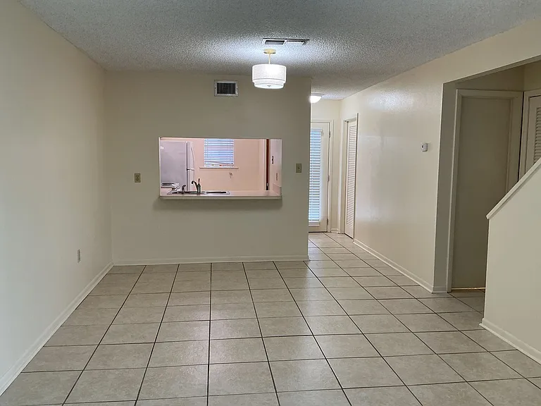 411 E Park St — Photo 2