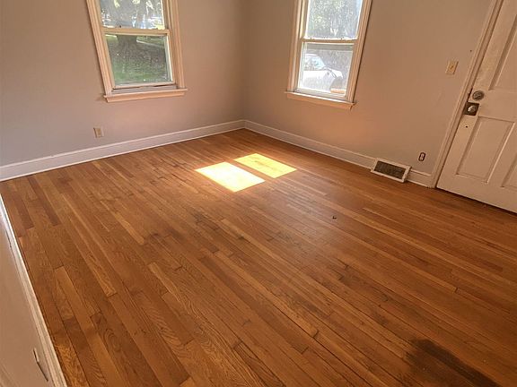 4th image of 563 Russell St #11489783