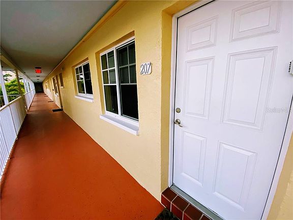 3rd image of 19417 Gulf Blvd #E-207
