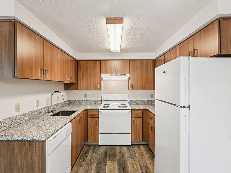 Madras Apartments — Photo 21