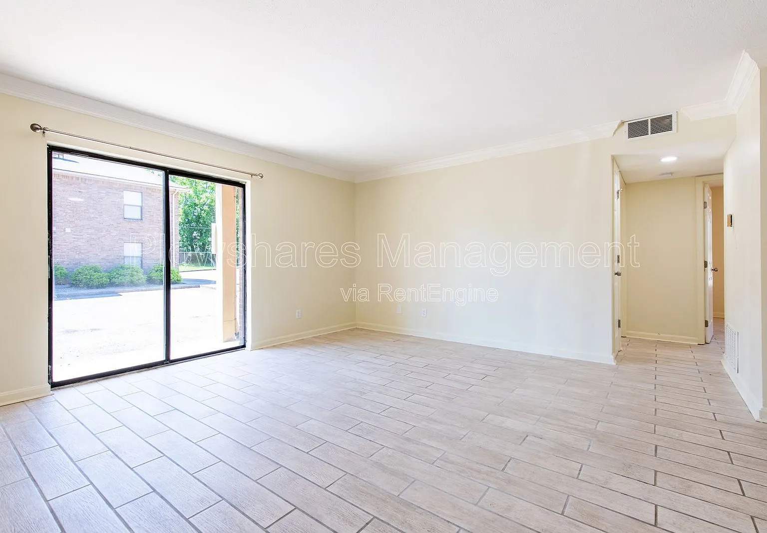 2 bed, 1.0 bath, 936 sqft, $1,195 — Photo 2