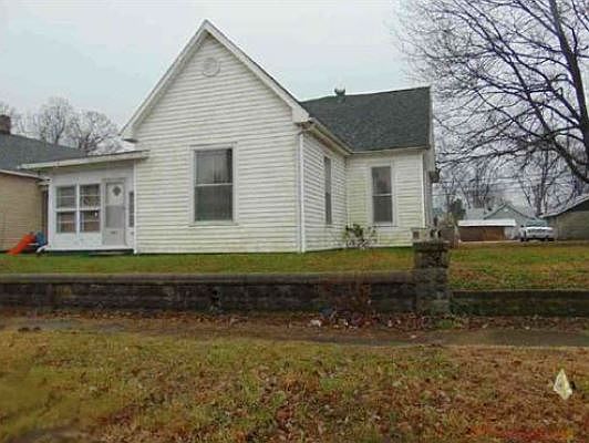 2nd image of 707 W Walnut St