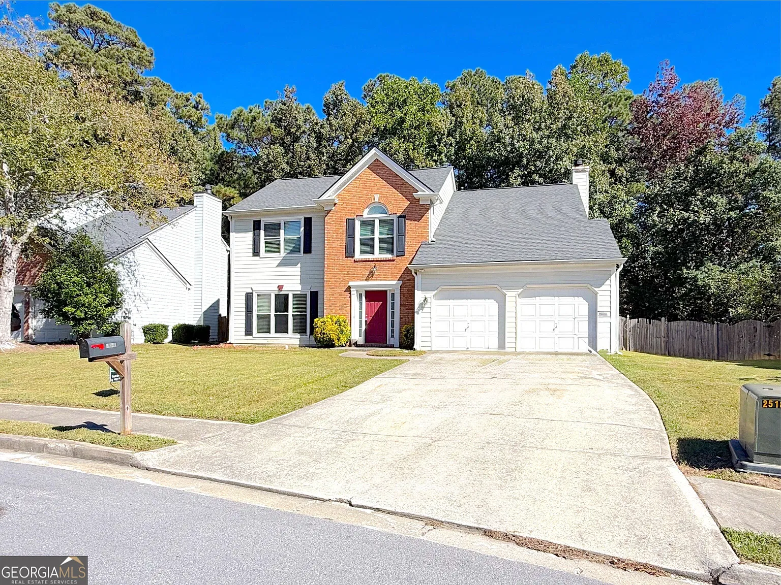 4 bed, 2.5 bath, 2190 sqft, $2,400 — Photo 2