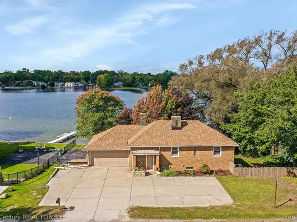 4845 Elizabeth Lake Rd, Waterford, MI 48327