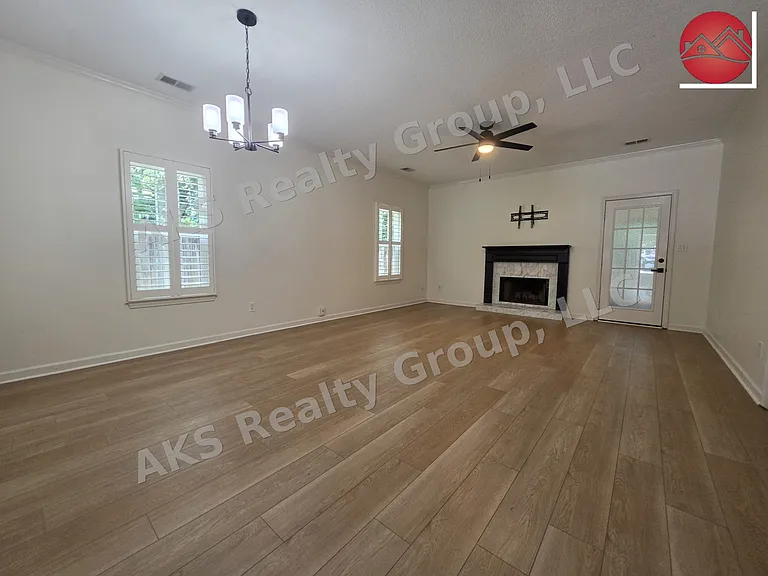 158 Sugar Dr — Photo 2