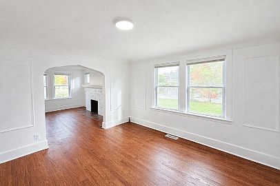 3rd image of 2653 Calvert St #1