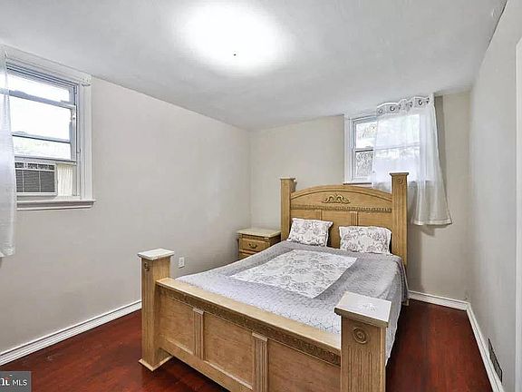 3rd image of 446 Evergreen Ave Floor 1
