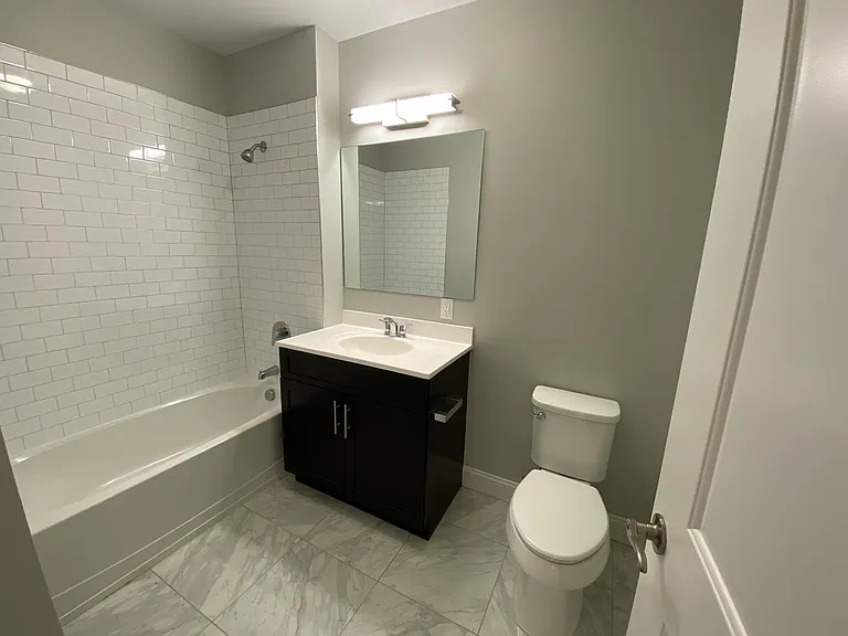 1121 53rd St #12 — Photo 11