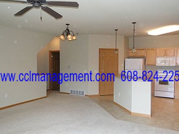 4th image of 326 E Hill Pkwy Unit 3