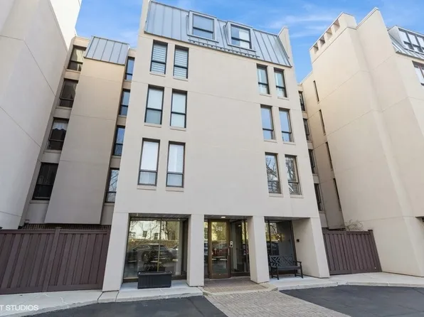 640 Winnetka Mews APT 307, Winnetka, IL 60093