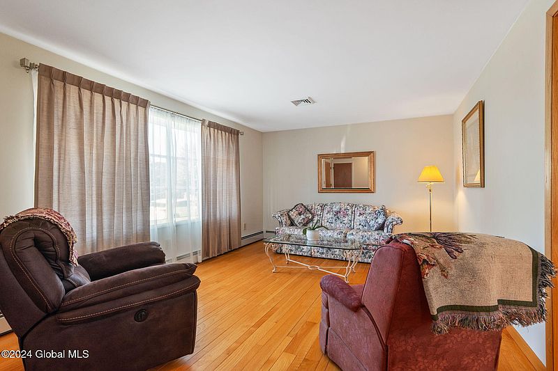 4th image of 351 Cleveland Avenue