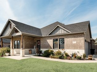 327 Lovers Ln, Terrell, TX 75160