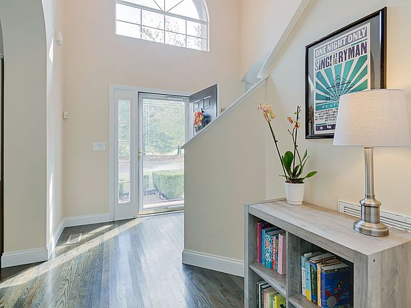 4th image of 1417 Clairmonte Cir