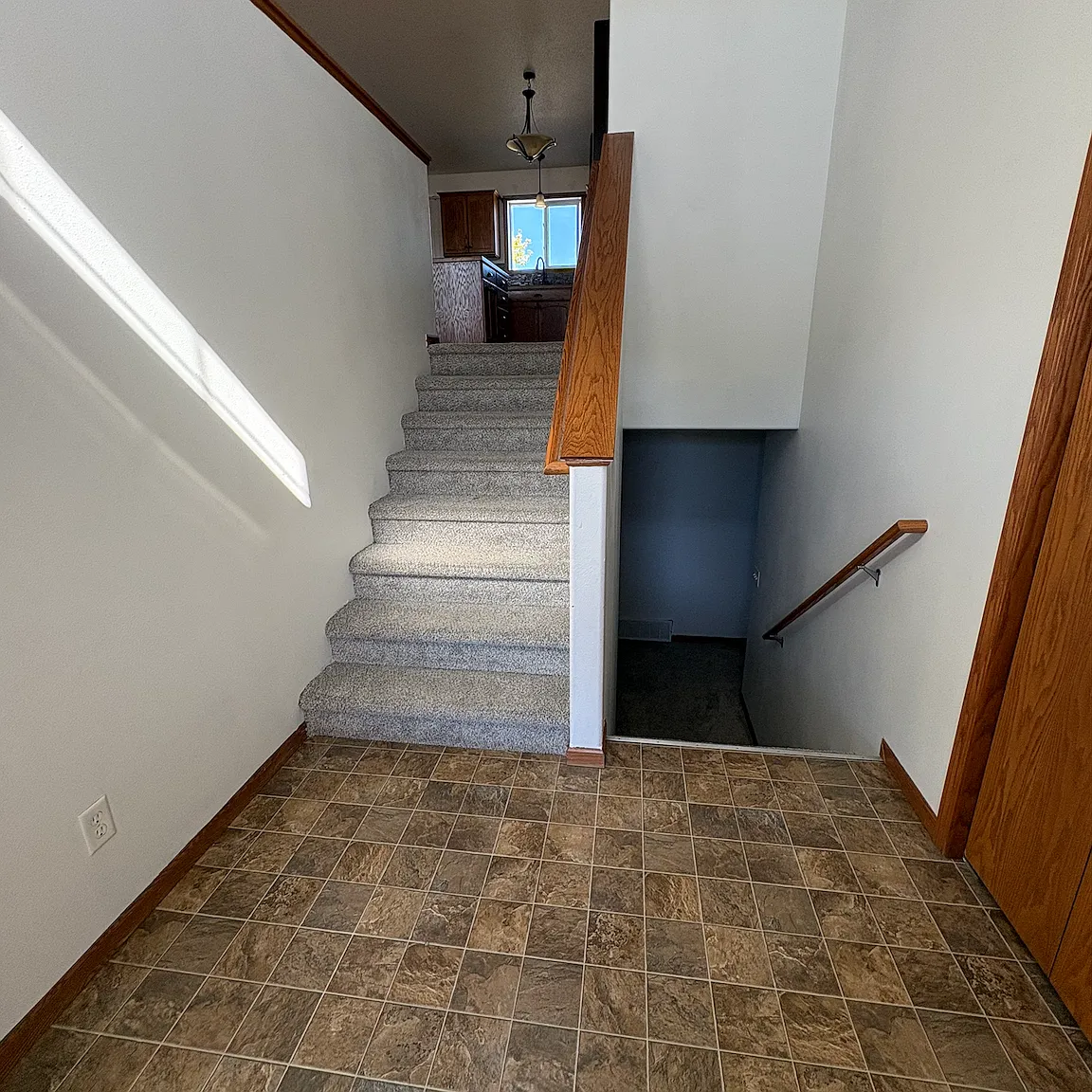 4 bed, 2102 sqft, $2,250 — Photo 2