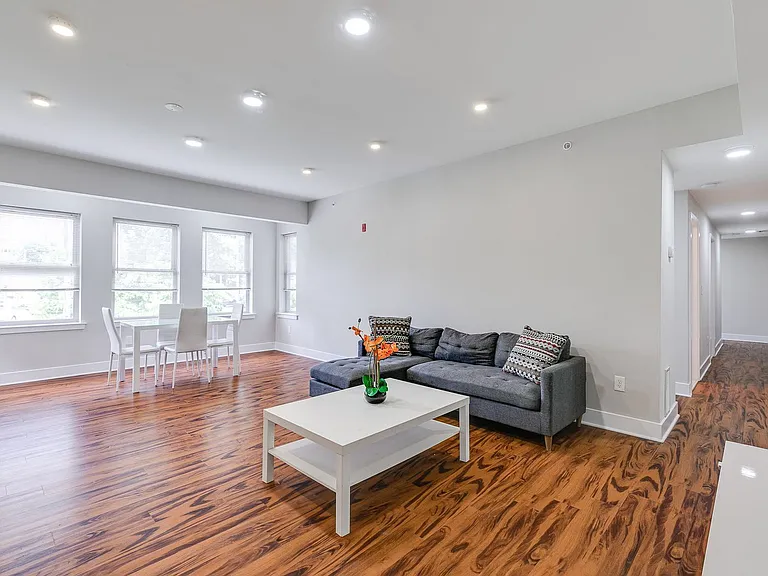 549 Armstrong St #201 — Photo 5