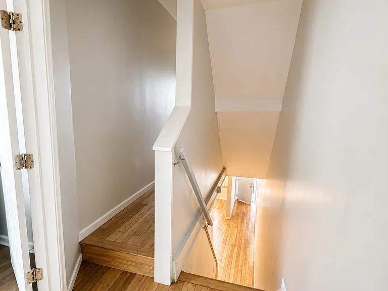 2033 W Oxford St — Photo 8