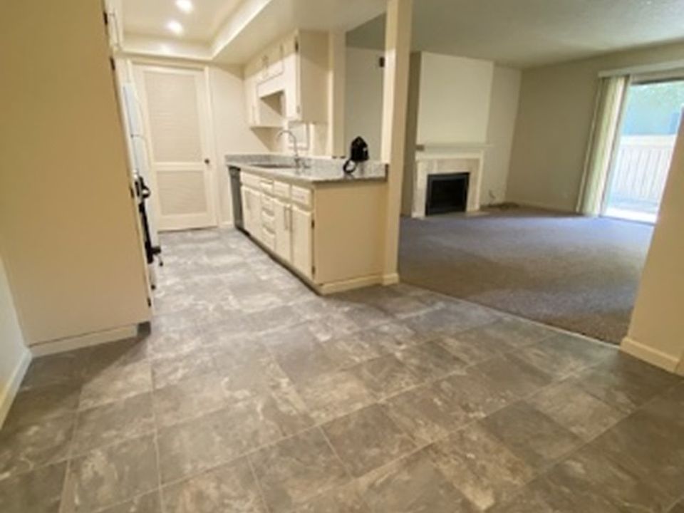 1st image of 1475 De Rose Way