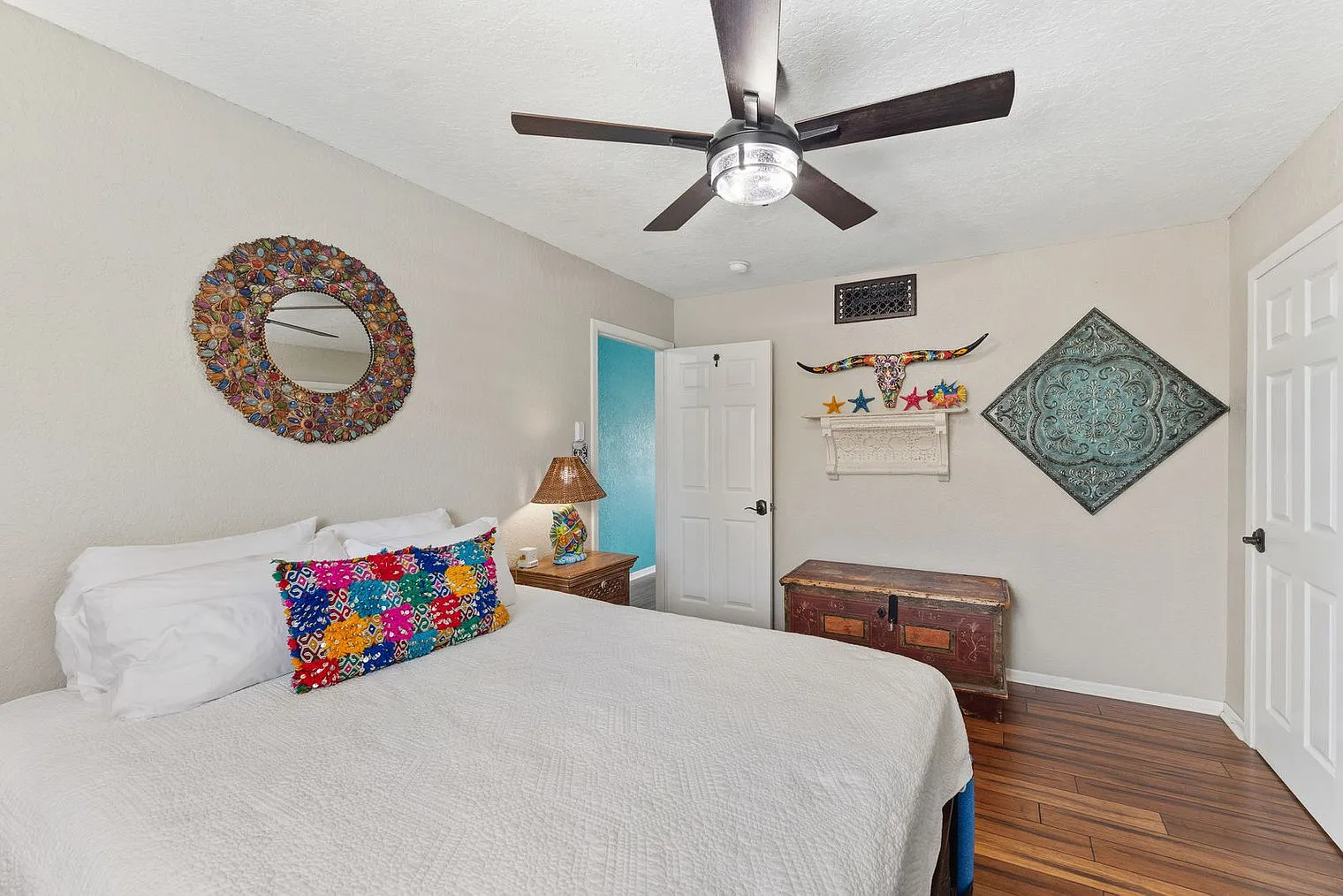 1 bed, 1.0 bath, 6458 sqft, $2,027 — Photo 4