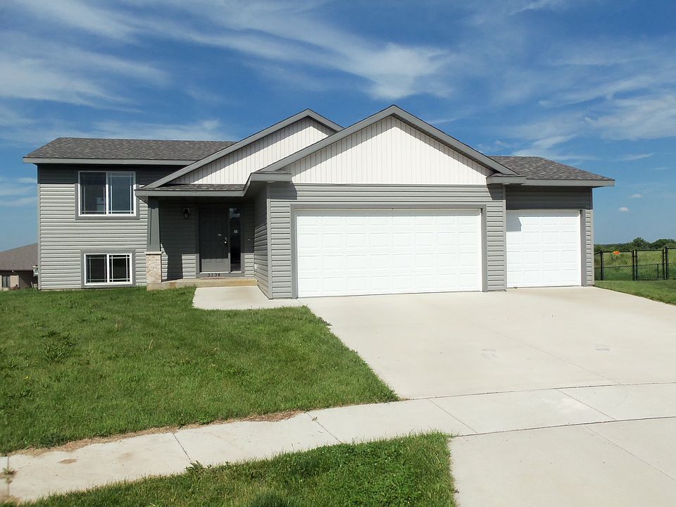 1st image of 3134 Tamarack Ln SE
