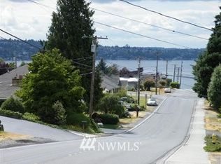 1012 N 30th St, Renton, WA 98056