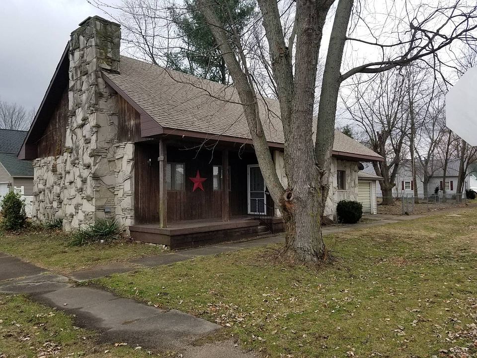 2nd image of 201 E Grand Prairie St