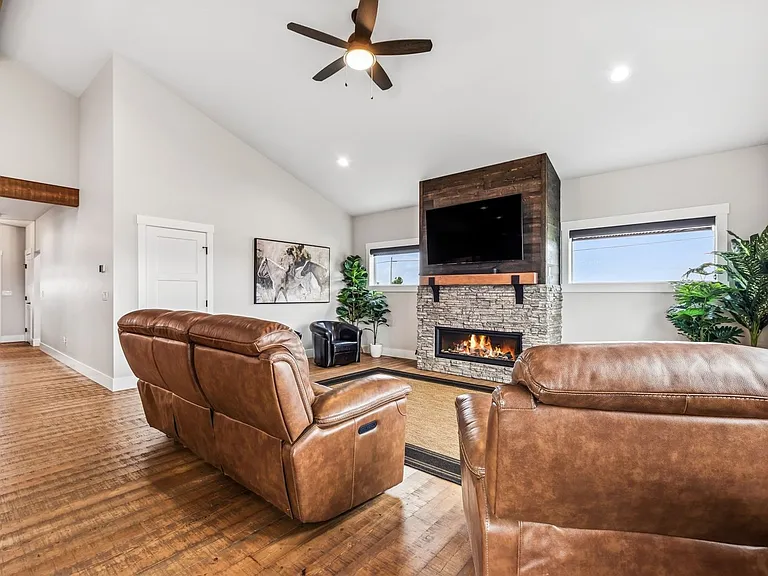 501 Wheatland Ln — Photo 13