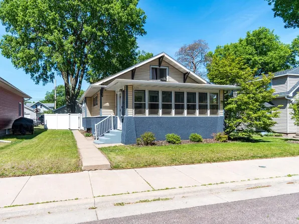 1216 East AVENUE S S, La Crosse, WI 54601