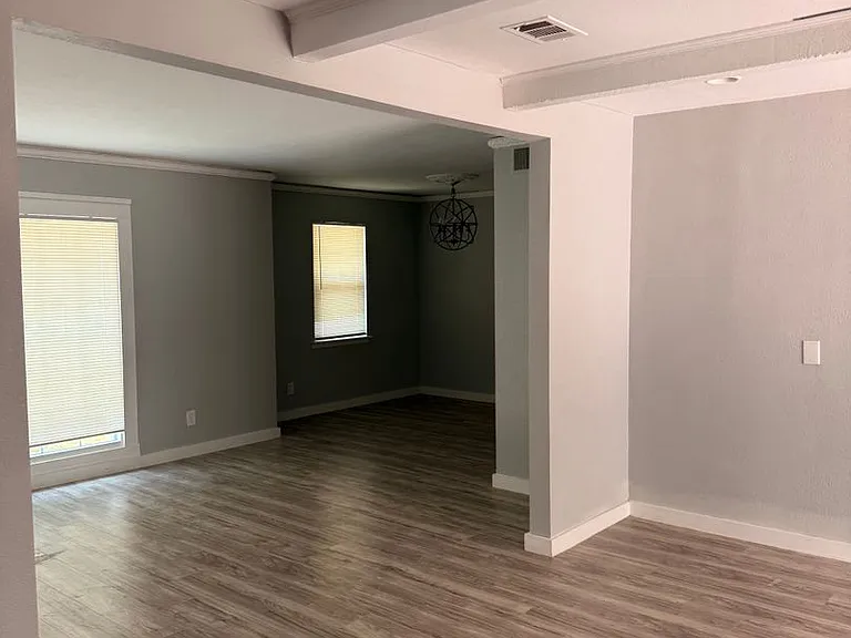 1120 Misty Glen Ln — Photo 13