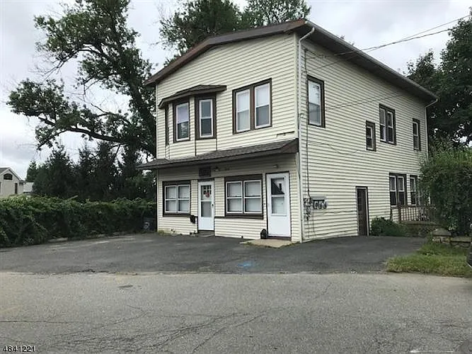1010 Cedar St photo 1