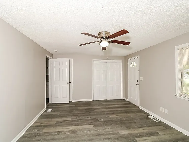 1171 Medfield Rd — Photo 3