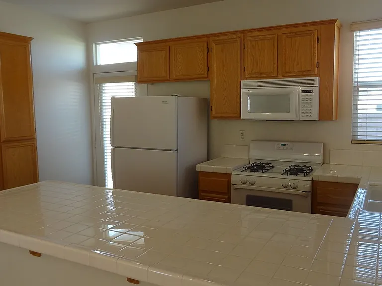 25330 Cole St — Photo 7