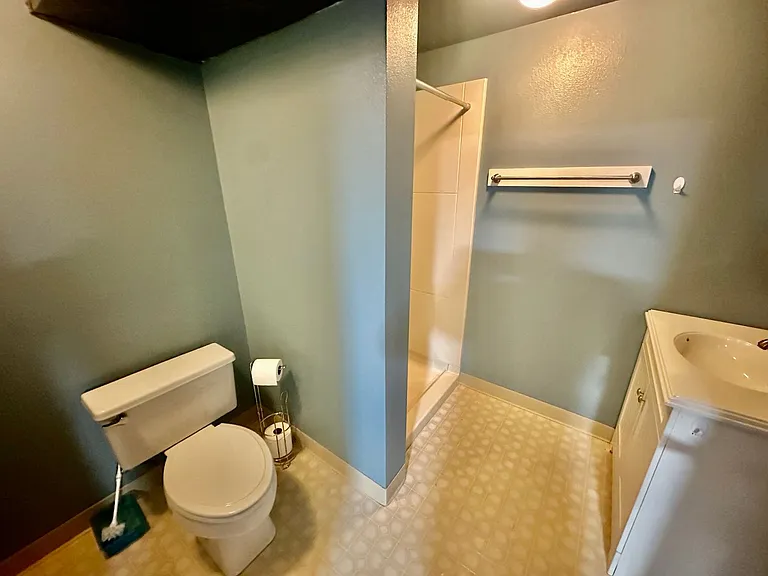 3907 E 11th Ave — Photo 17