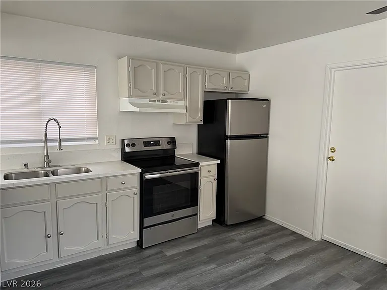 5206 Golden Ln #B — Photo 9