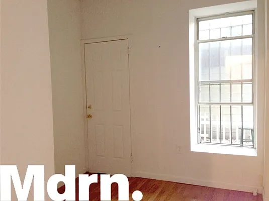 Rented by Mdrn Residential | media 8