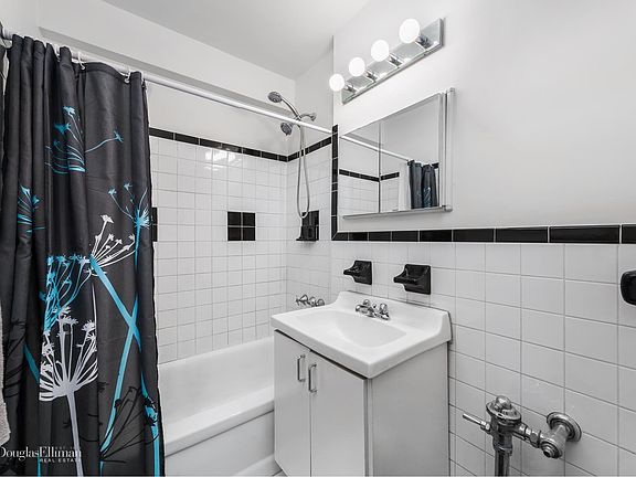 4th image of 166 E 35th St APT 5G