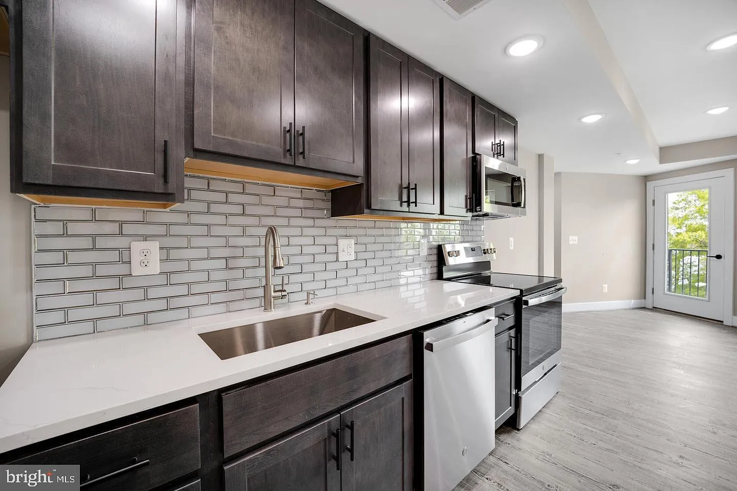 2 bed, 2.0 bath, 724 sqft, $2,500 — Photo 4