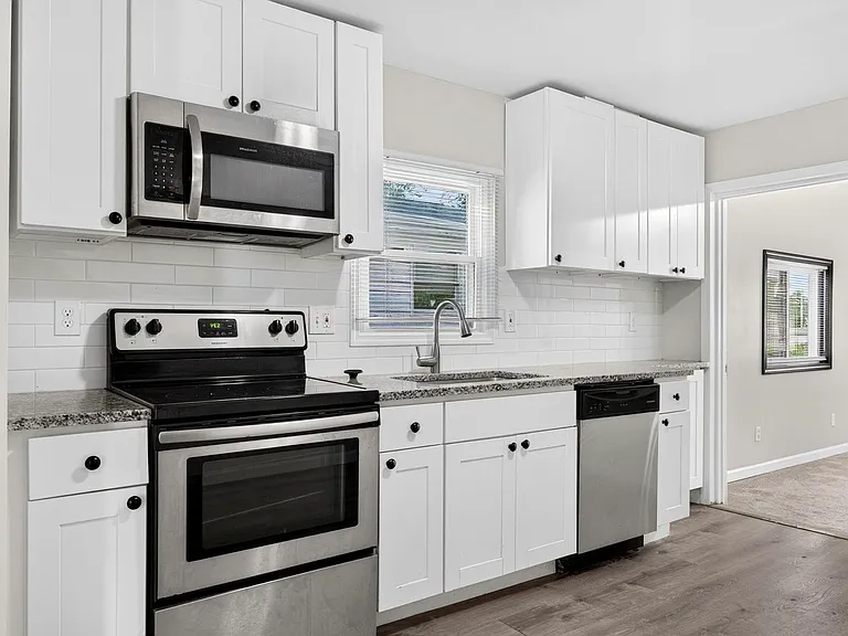 3606 Manhattan Ave — Photo 4