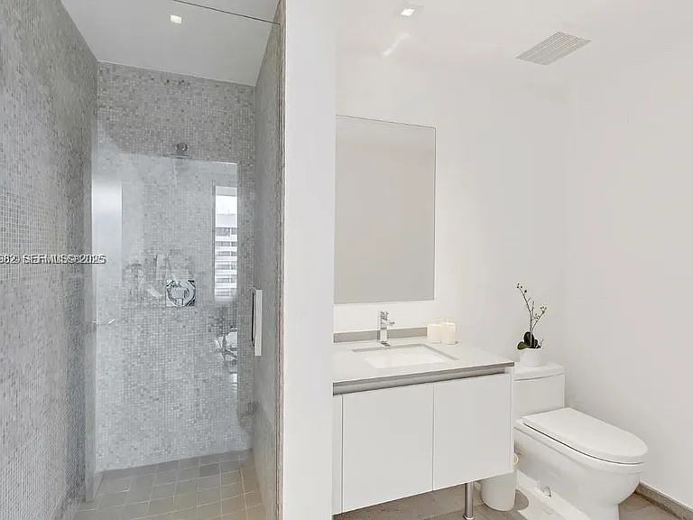 88 SW 7th St #1710 — Photo 11