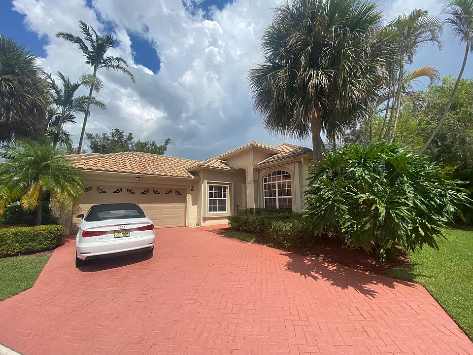 20892 La Questa Ct