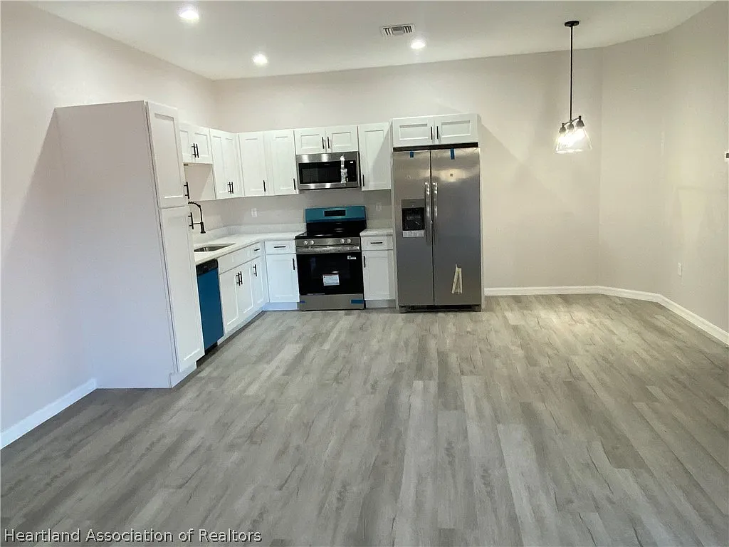 3 bed, 2.0 bath, 1108 sqft, $1,650 — Photo 3