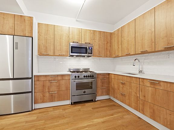 5th image of 517 W 45th St #4D