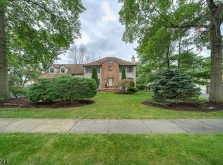 4 Ronit Dr, Ewing, NJ 08628
