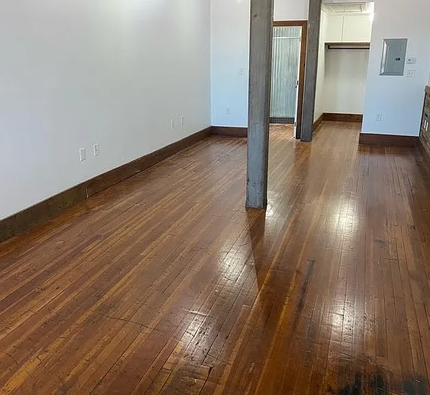 110 W Market St — Photo 2