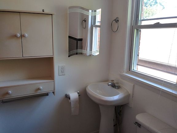 2nd image of 1005 11th St Unit 2