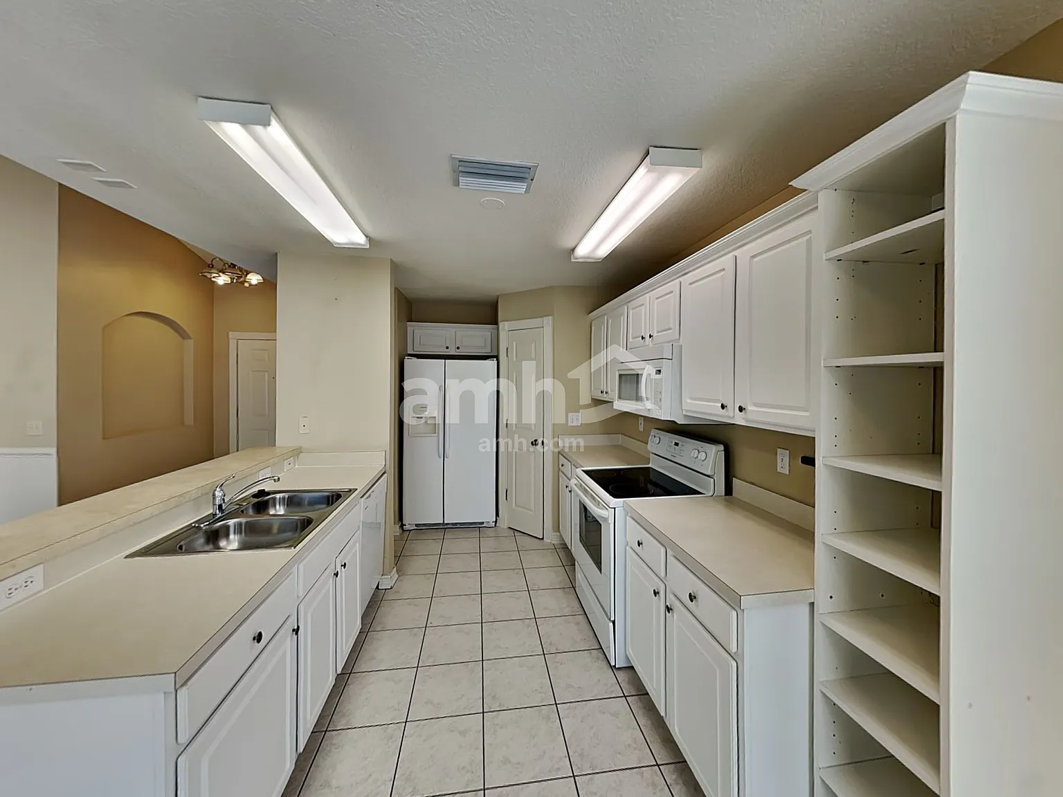 4 bed, 2.0 bath, 1601 sqft, $2,495 — Photo 3